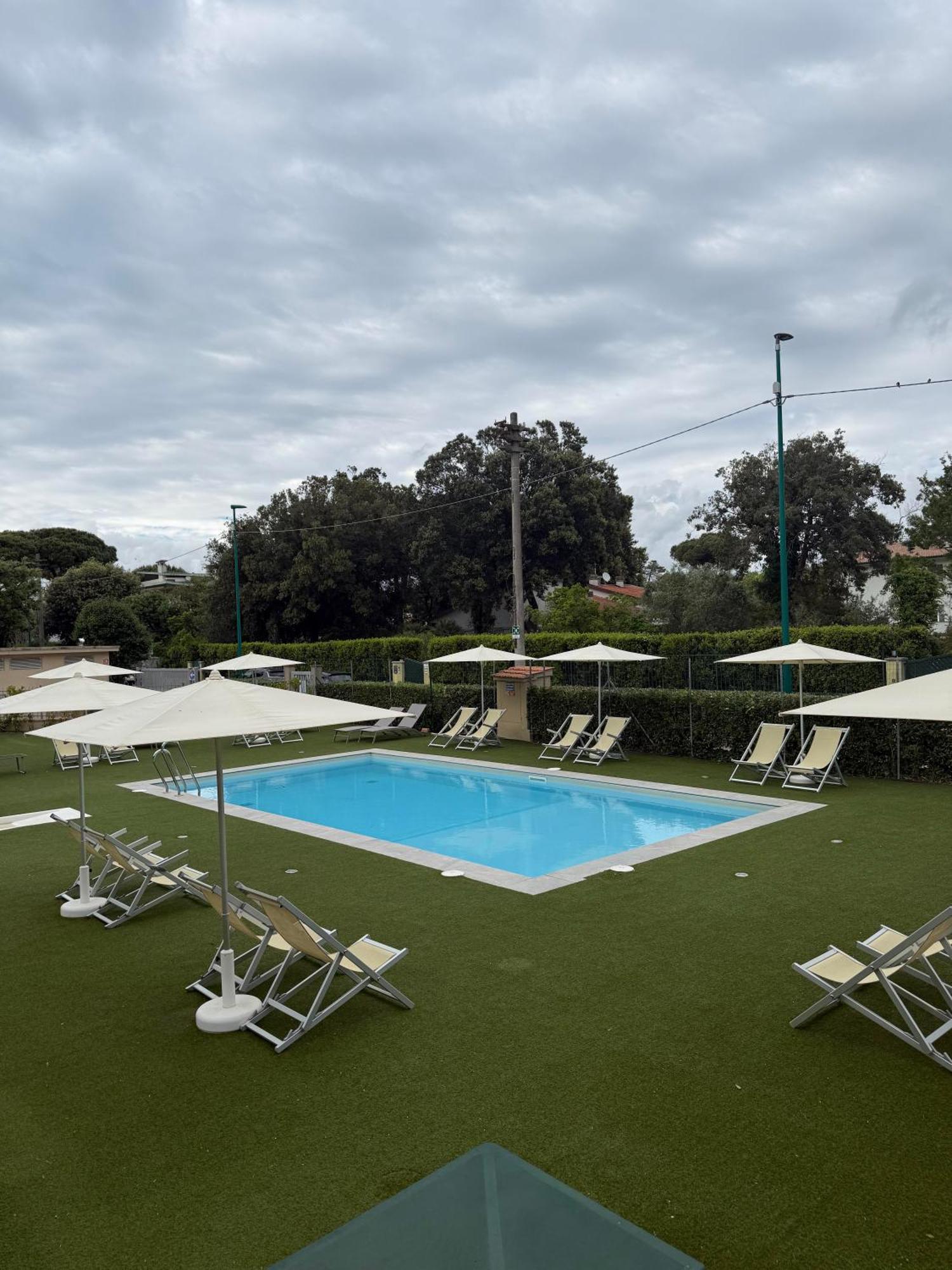 Residence San Francesco Tirrenia Eksteriør bilde